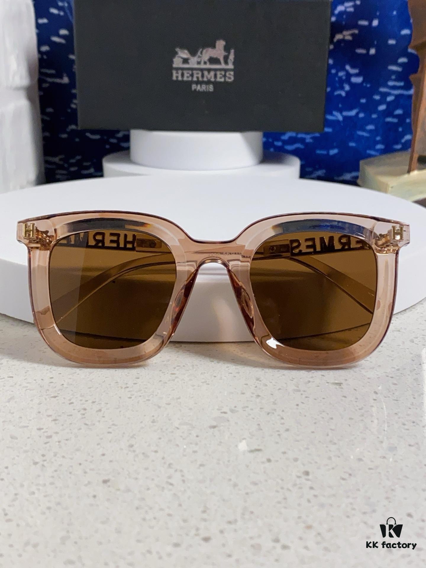 Hermes 2025 New Arrival Retro Square Unisex Sunglasses for Women, Slimming Frame for Round Faces, Fashionable Influencer-Style Sunglasses with Metal Cut-Out Temples, UV-Protective Eyewear