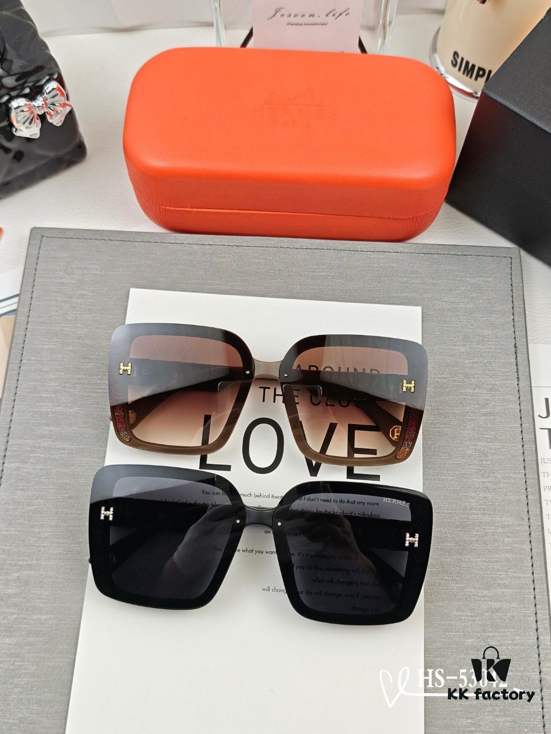 Hermès | New Model Sunglasses with Polarized Lenses, Lightweight TR90 Frame, UV Protection for Travel and Daily Wear