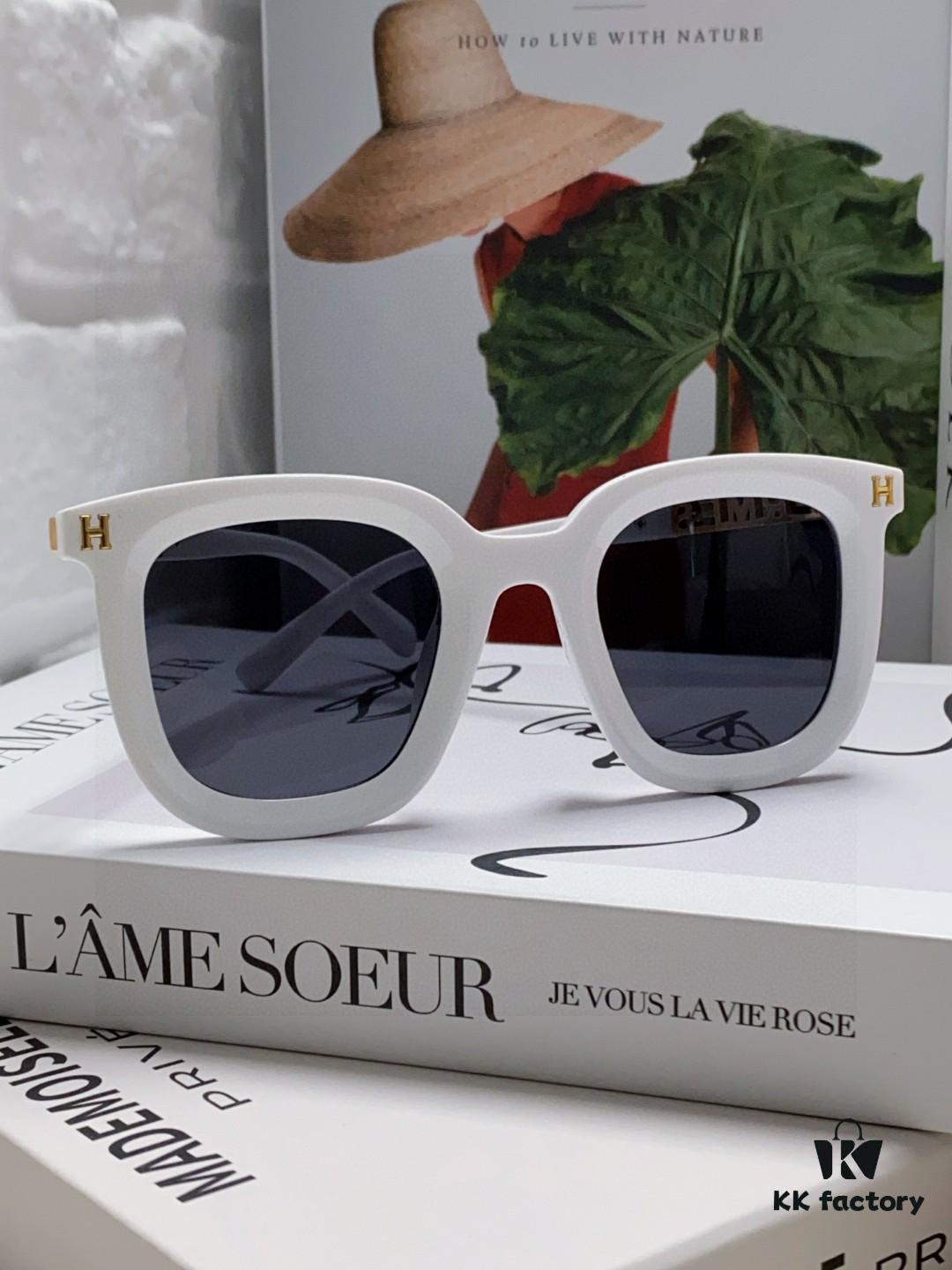 Hermes 2025 New Arrival Retro Square Unisex Sunglasses for Women, Slimming Frame for Round Faces, Fashionable Influencer-Style Sunglasses with Metal Cut-Out Temples, UV-Protective