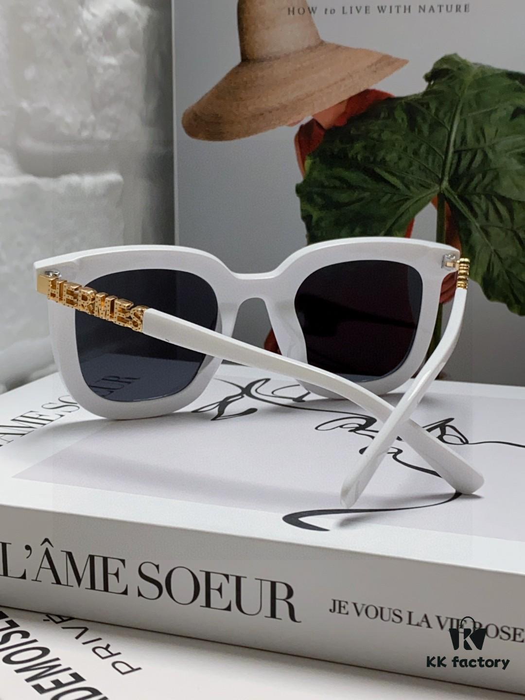 Hermes 2025 New Arrival Retro Square Unisex Sunglasses for Women, Slimming Frame for Round Faces, Fashionable Influencer-Style Sunglasses with Metal Cut-Out Temples, UV-Protective