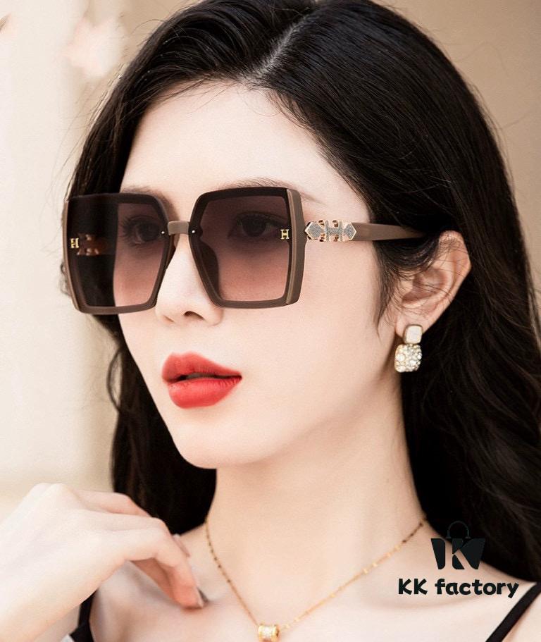 HERMES 2025 Spring New Arrival Original Release Famous Internet Influencer Ultra Popular Luxury Square Sunglasses Classic Full-Frame Design High-Quality Authentic Brand Model: H1301