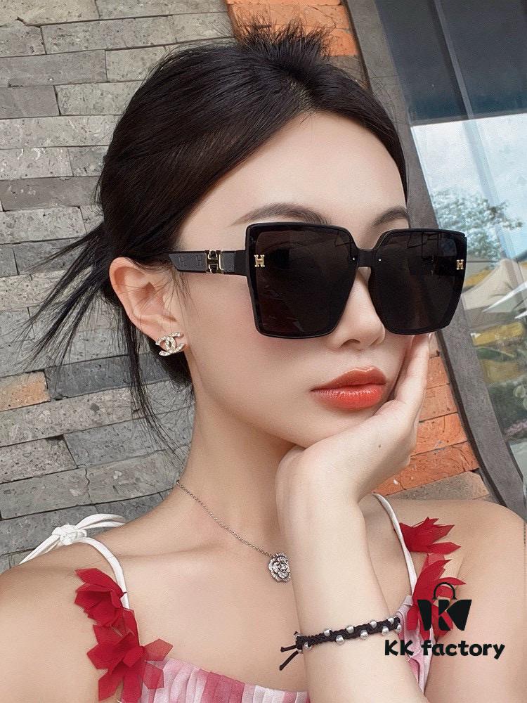 HERMES 2025 Spring New Arrival Original Release Famous Internet Super Popular Blue Classic Luxury Global Fashion Square Sunglasses