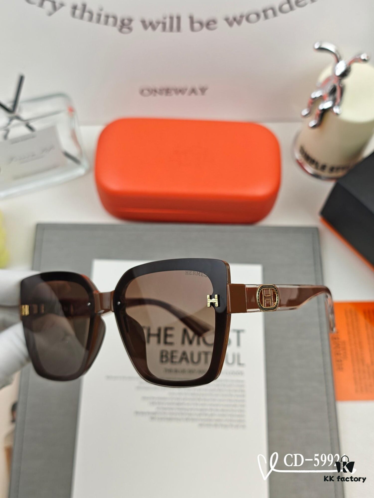 Hermès | New Model Sunglasses with Polarized Lenses, Lightweight TR90 Frame, UV Protection for Travel and Fashion