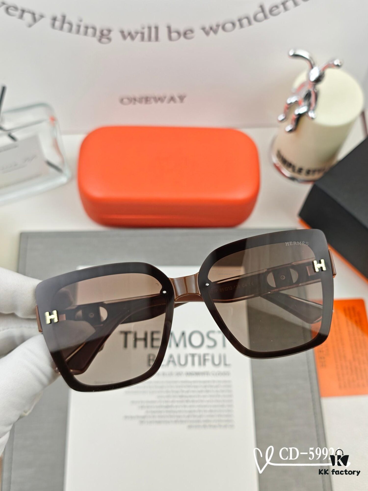 Hermès | New Model Sunglasses with Polarized Lenses, Lightweight TR90 Frame, UV Protection for Travel and Fashion