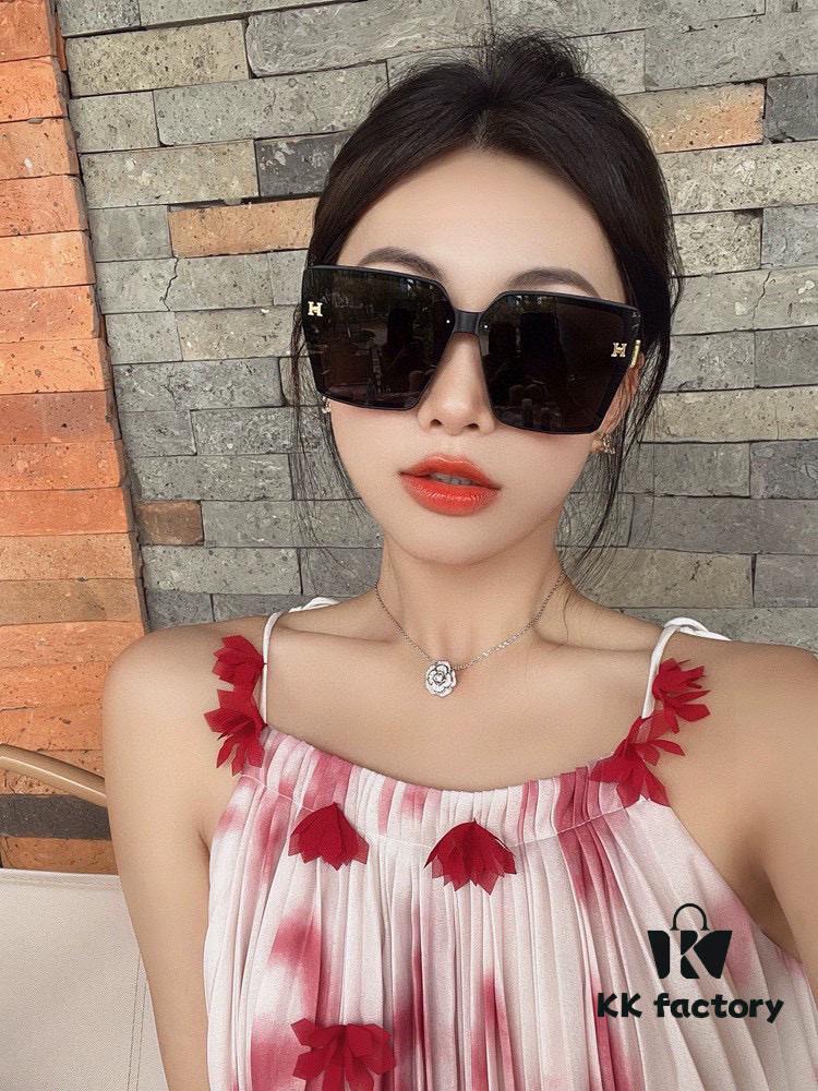 HERMES 2025 Spring New Arrival Original Release Viral Ultra-Hot Classic Luxury Fashion Square Sunglasses
