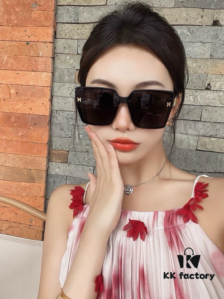 HERMES 2024 Spring New Arrival Original Release Famous Internet Sensation Ultra-Hot Selling Classic Luxury Square Sunglasses