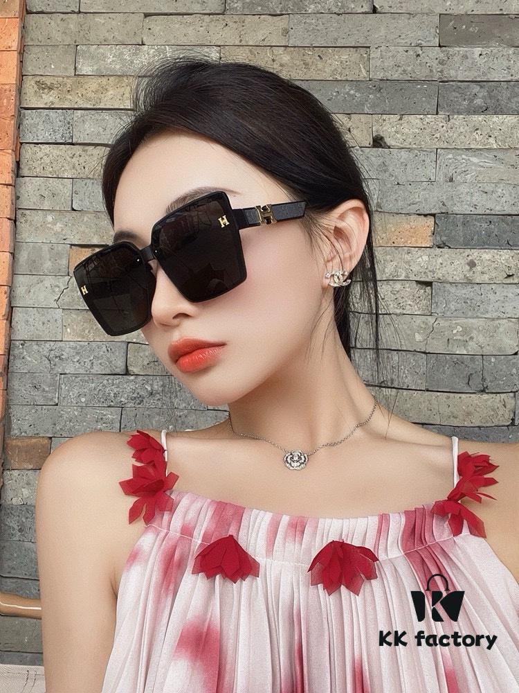 HERMES 2024 Spring New Arrival Original Release Famous Internet Sensation Ultra-Hot Selling Classic Luxury Square Sunglasses