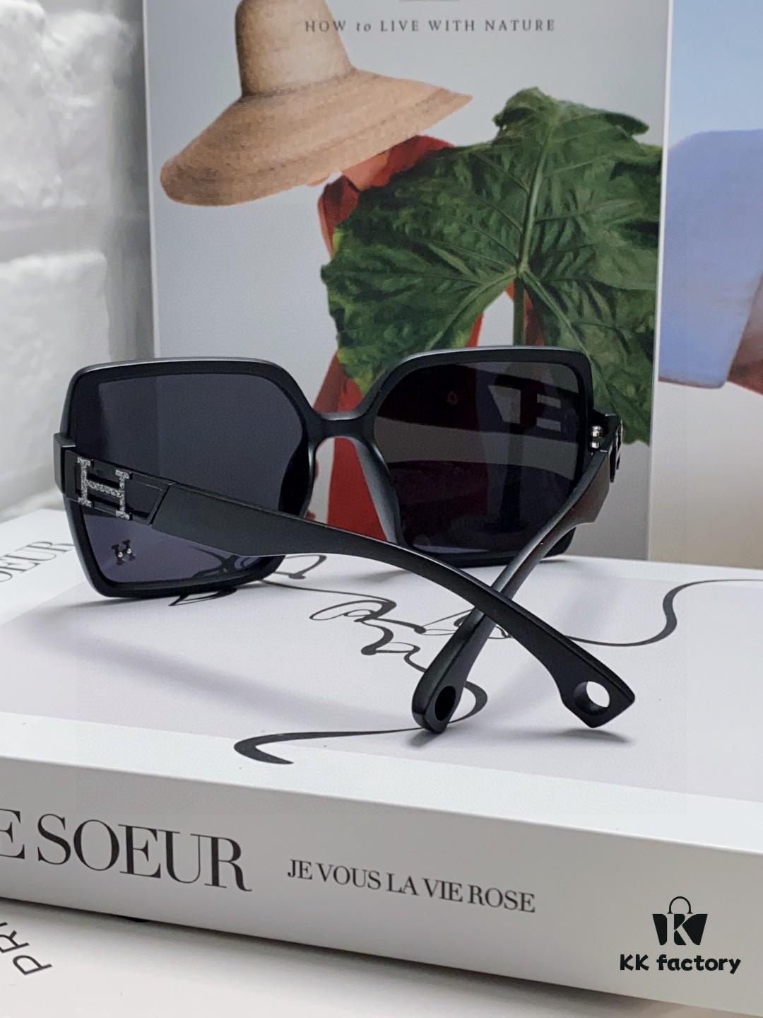 Hermes 2024 New Arrival Women's Square Oversized Sunglasses for Round Faces, Slimming UV-Protective Shades with Premium Aesthetic, Ideal for Travel and Sun Protection