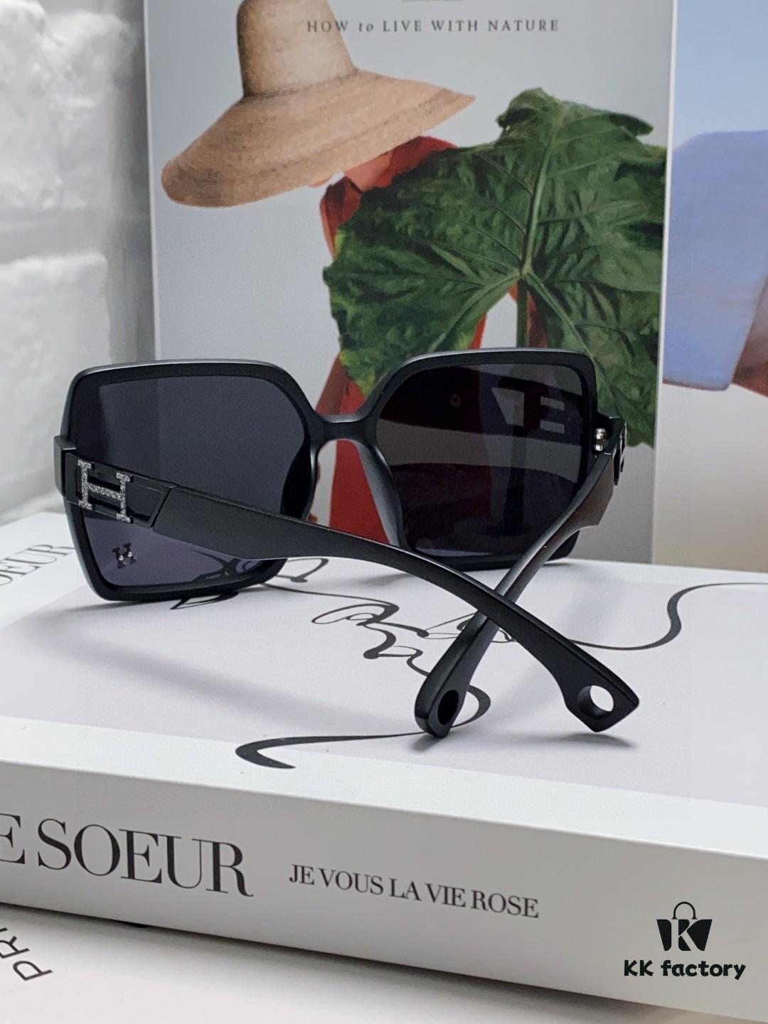 Hermes 2024 New Women's Square Oversized Sunglasses for Round Faces, Slimming UV Protection Sunglasses with Premium Aesthetic, Ideal for Travel and Sun Protection