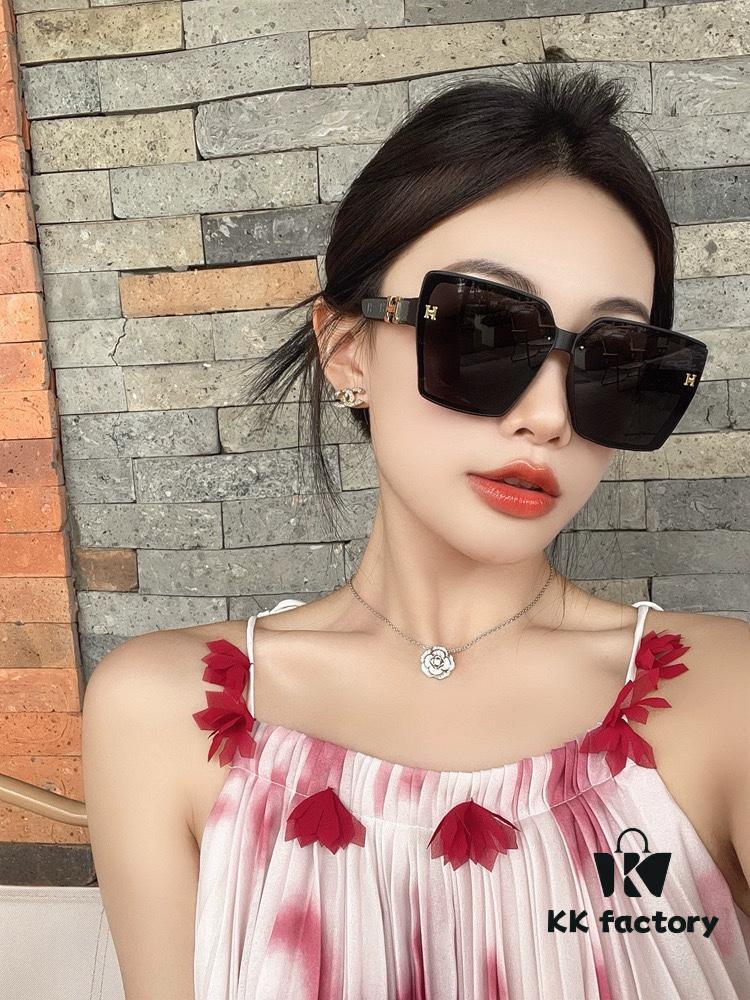 HERMES 2024 Spring New Arrival Original Luxury Square Sunglasses H7998