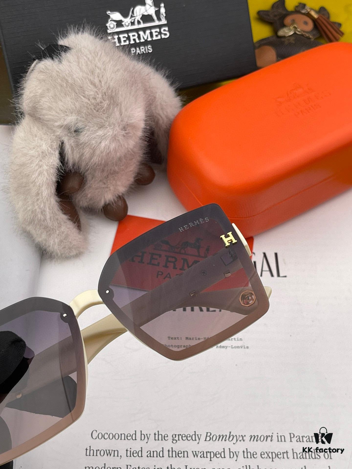 HERMES 2024 Spring New Arrival Original Release Famous Internet Sensation Ultra-Hot Selling Luxury Square Sunglasses Classic Integrated Frame Design High-End Quality Authentic Brand Premium Sunglasses Model: H2998