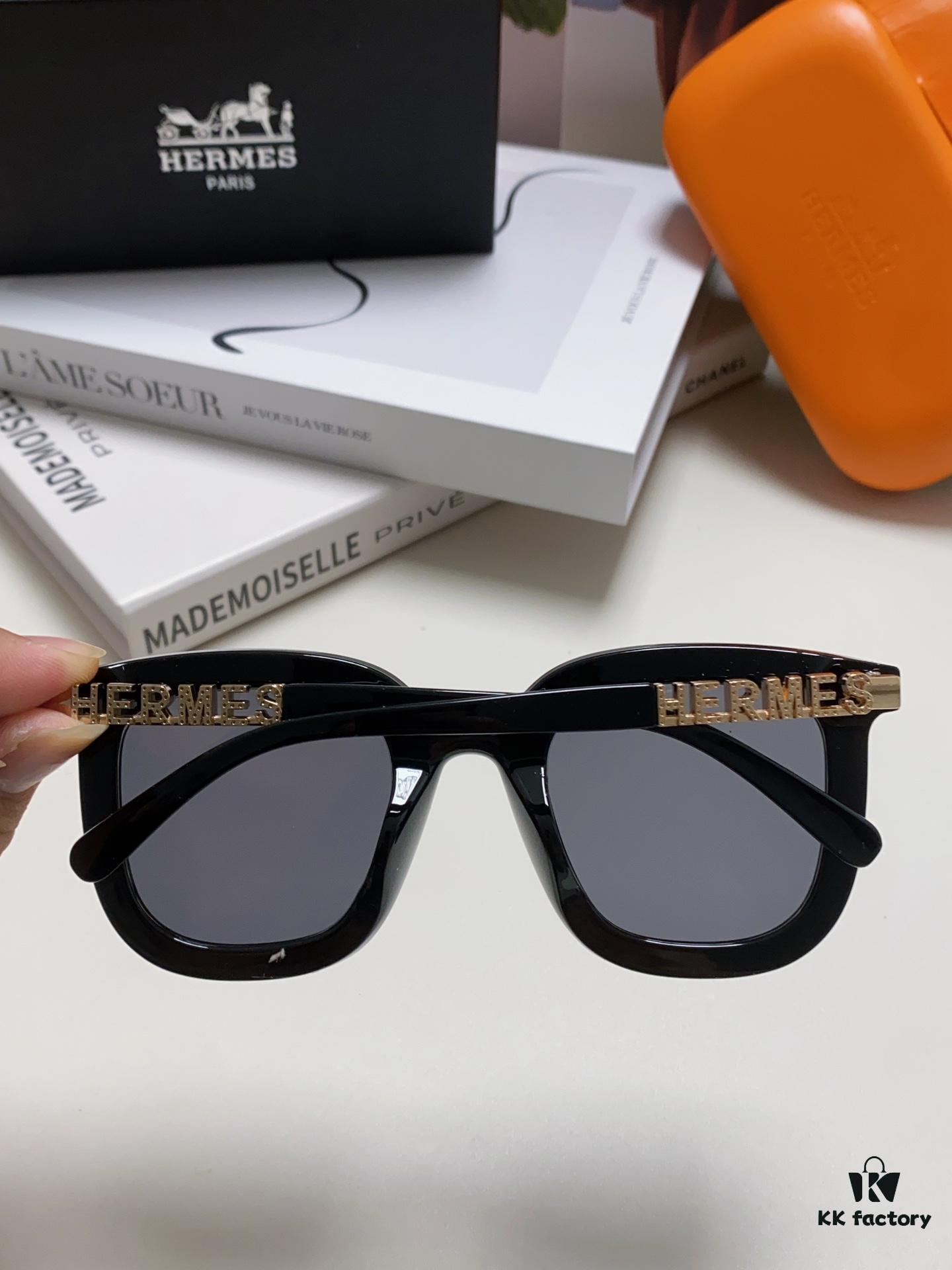 Hermes 2024 New Arrival Retro Square Unisex Sunglasses for Women, Slimming Frame for Round Faces, Fashionable Metal Hollow-out Temples, UV-Protective Sunglasses