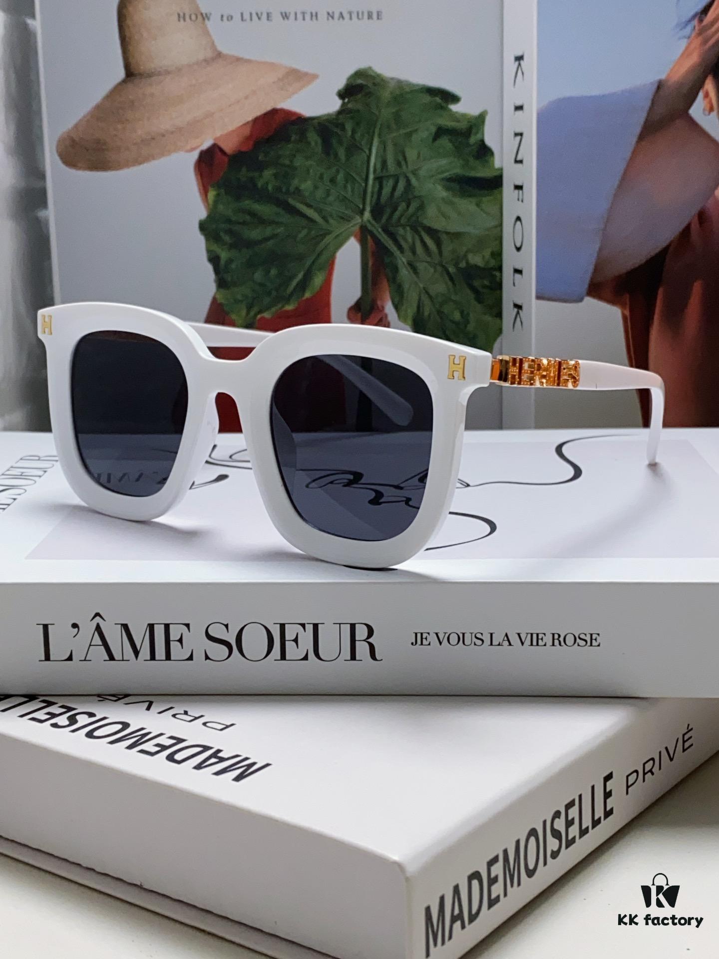 Hermes 2024 New Arrival Retro Square Sunglasses for Women, Flattering Frame for Round Faces, Stylish Metal Cut-Out Temples, UV-Protective Fashion Sunglasses