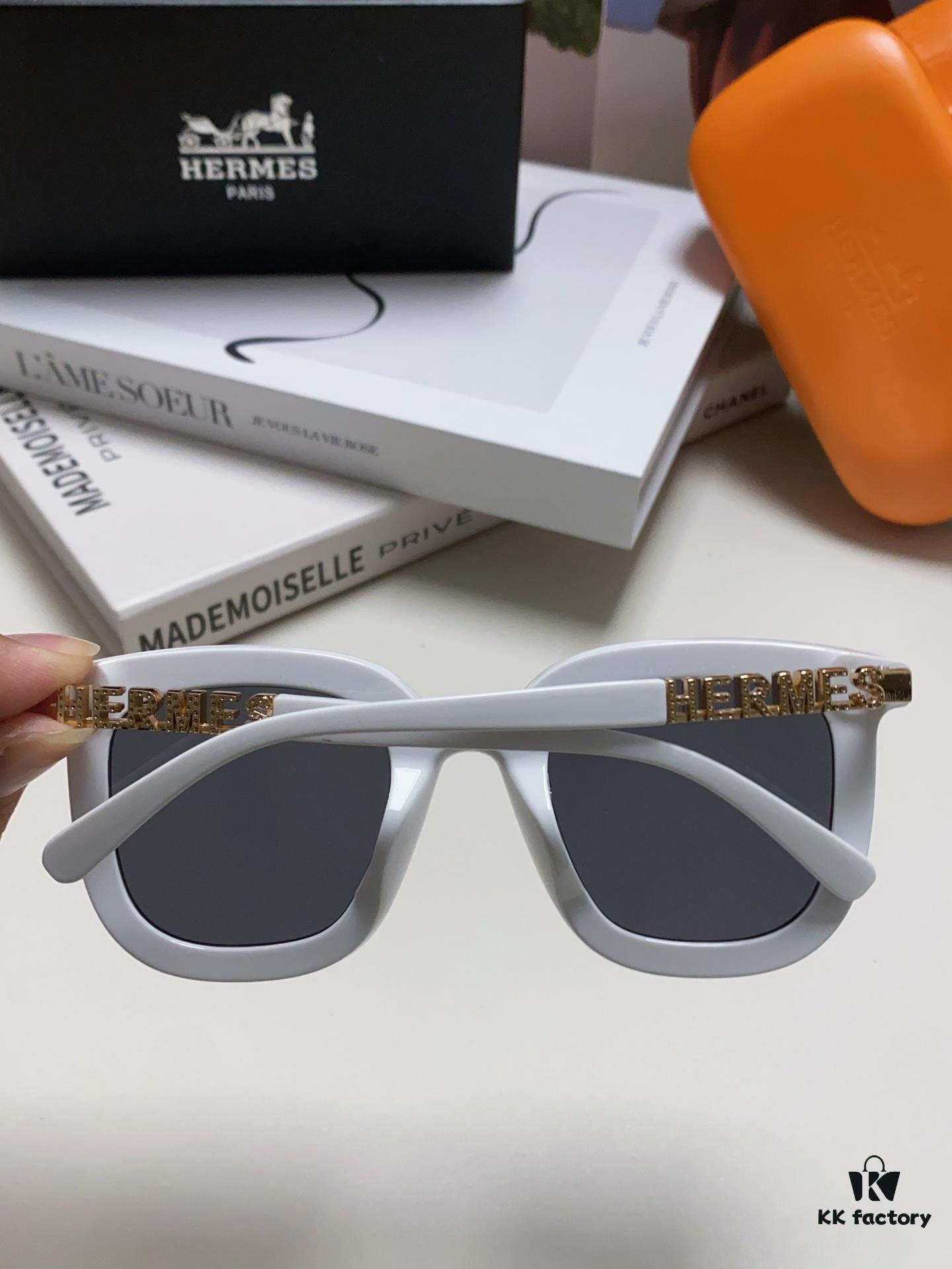 Hermes 2024 New Arrival Retro Square Sunglasses for Women, Flattering Frame for Round Faces, Stylish Metal Cut-Out Temples, UV-Protective Fashion Sunglasses