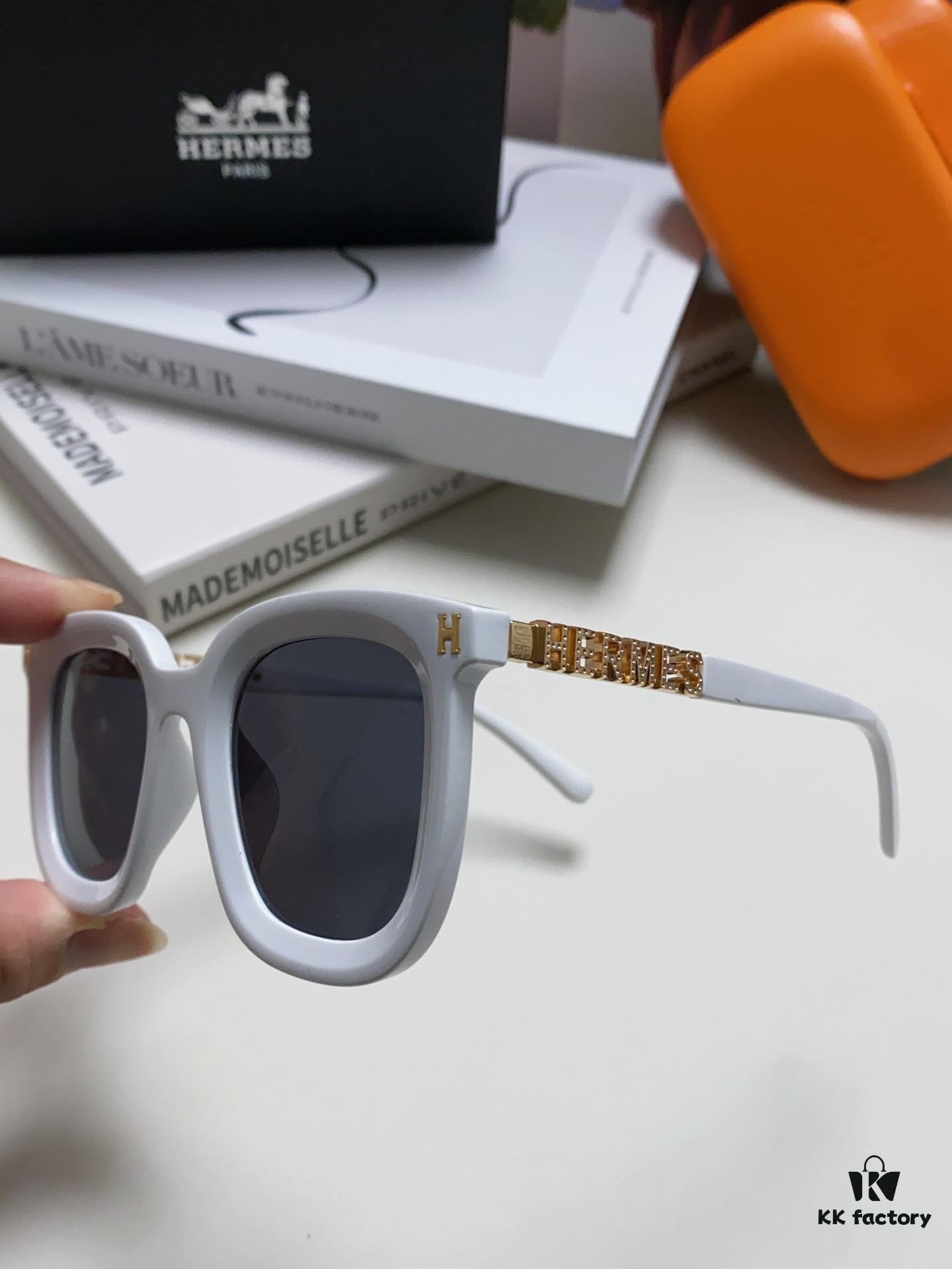 Hermes 2024 New Arrival Retro Square Sunglasses for Women, Flattering Frame for Round Faces, Stylish Metal Cut-Out Temples, UV-Protective Fashion Sunglasses