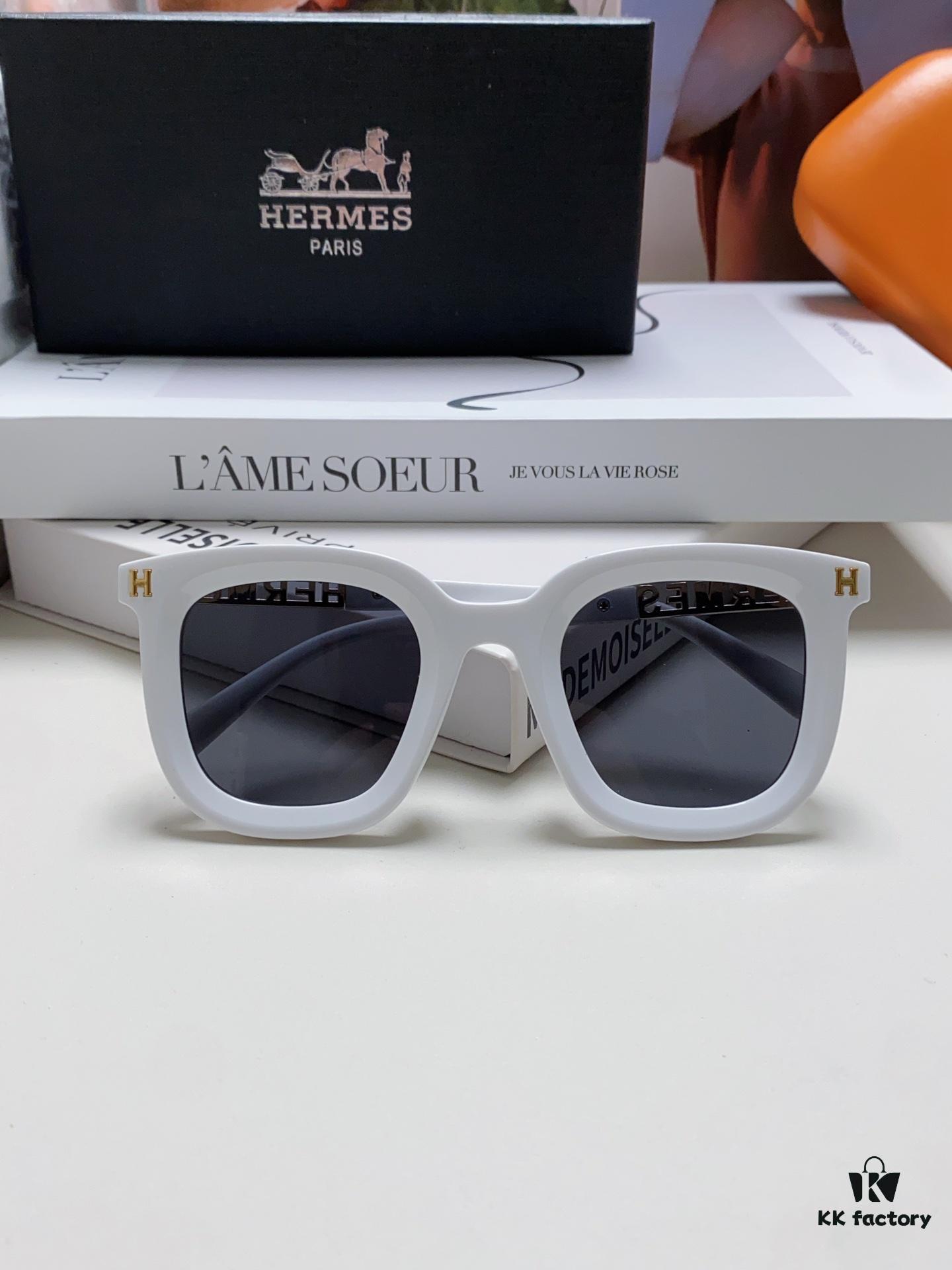 Hermes 2024 New Arrival Retro Square Sunglasses for Women, Flattering Frame for Round Faces, Stylish Metal Cut-Out Temples, UV-Protective Fashion Sunglasses