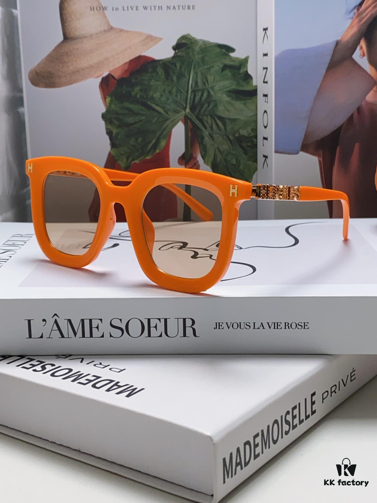 Hermes 2024 New Arrival Retro Square Unisex Sunglasses for Women, Slimming Design for Round Faces, Fashionable Metal Frame with Hollow-out Temples, UV-Protective Sunglasses