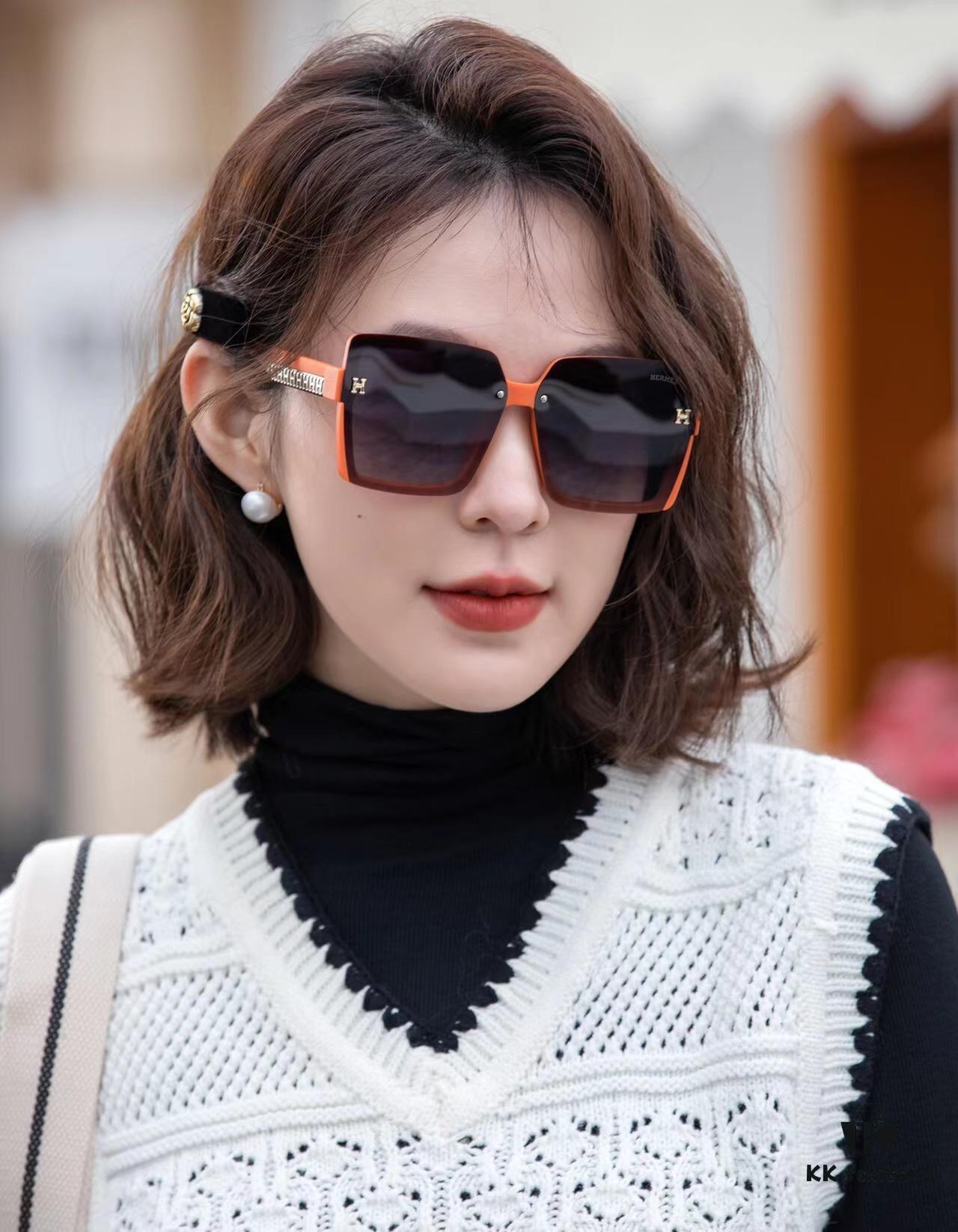 HERMES 2024 Spring New Arrival Original Release Famous Internet Sensation Ultra-Hot Luxury Square Sunglasses Classic Integrated Frame Design High-End Quality Authentic Brand Premium Sunglasses Model: H1245