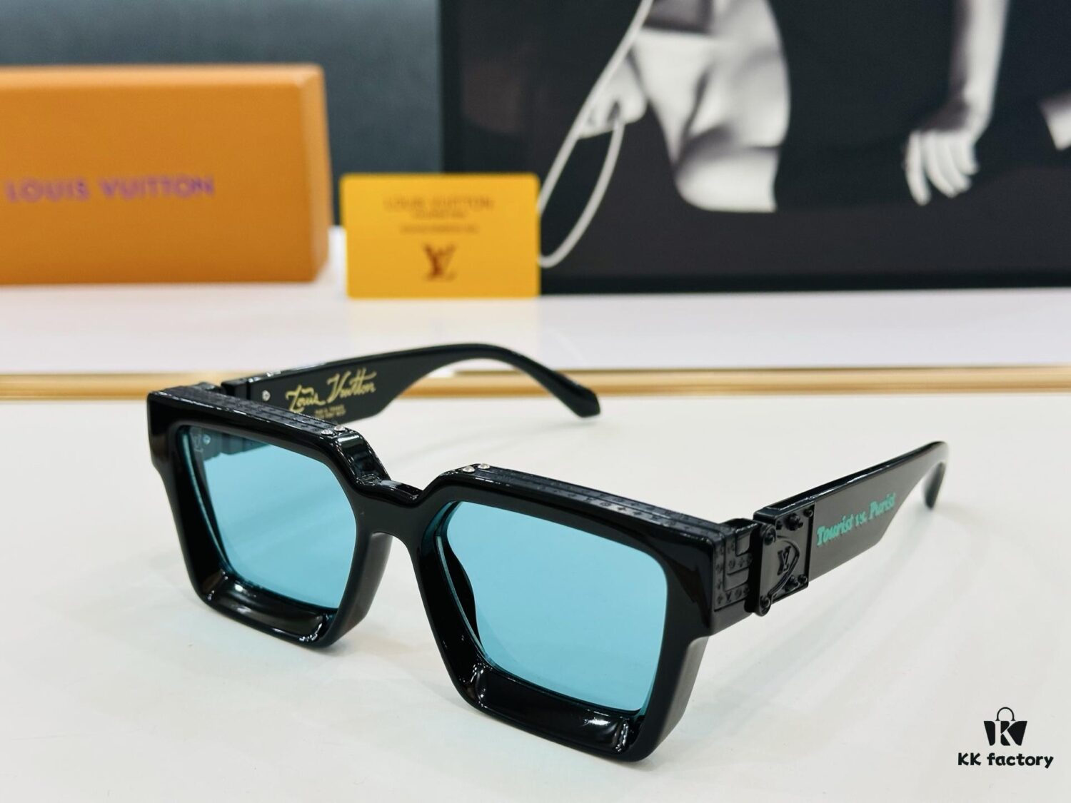 LOUIS VUITTON LV Luxury Version M96006 Sunglasses with Dense Golden Logo Pattern Size 56□17