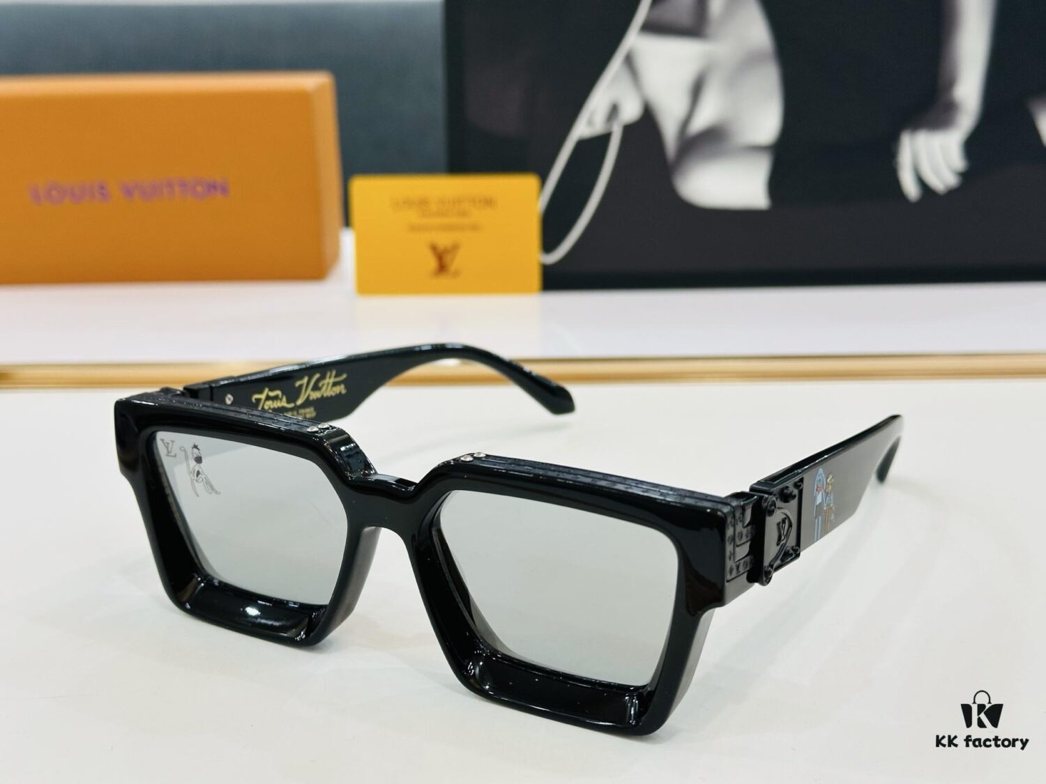 LOUIS VUITTON LV Luxury Version M96006 Sunglasses with Dense Golden Logo Pattern Size 56□17