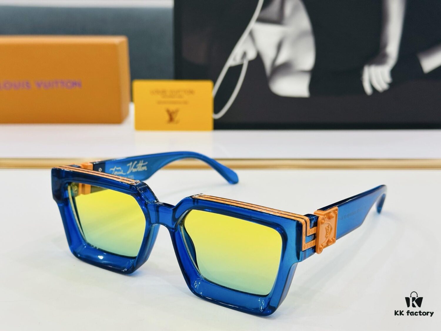 LOUIS VUITTON LV Louis Family M96006 Size 56□17 Luxury Edition, Densely Woven Logo Gold Frame, Exquisite BM Sunglasses