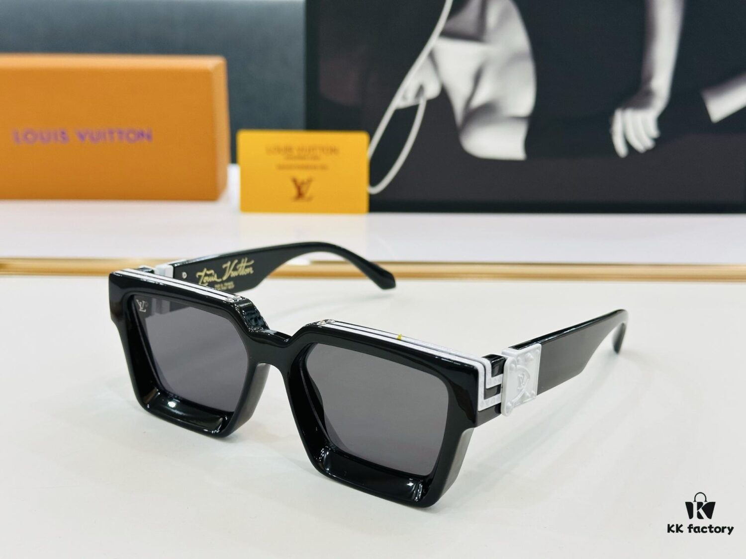 LOUIS VUITTON LV Louis Family M96006 Size 56□17 Luxury Edition, Densely Woven Logo Gold Frame, Exquisite BM Sunglasses