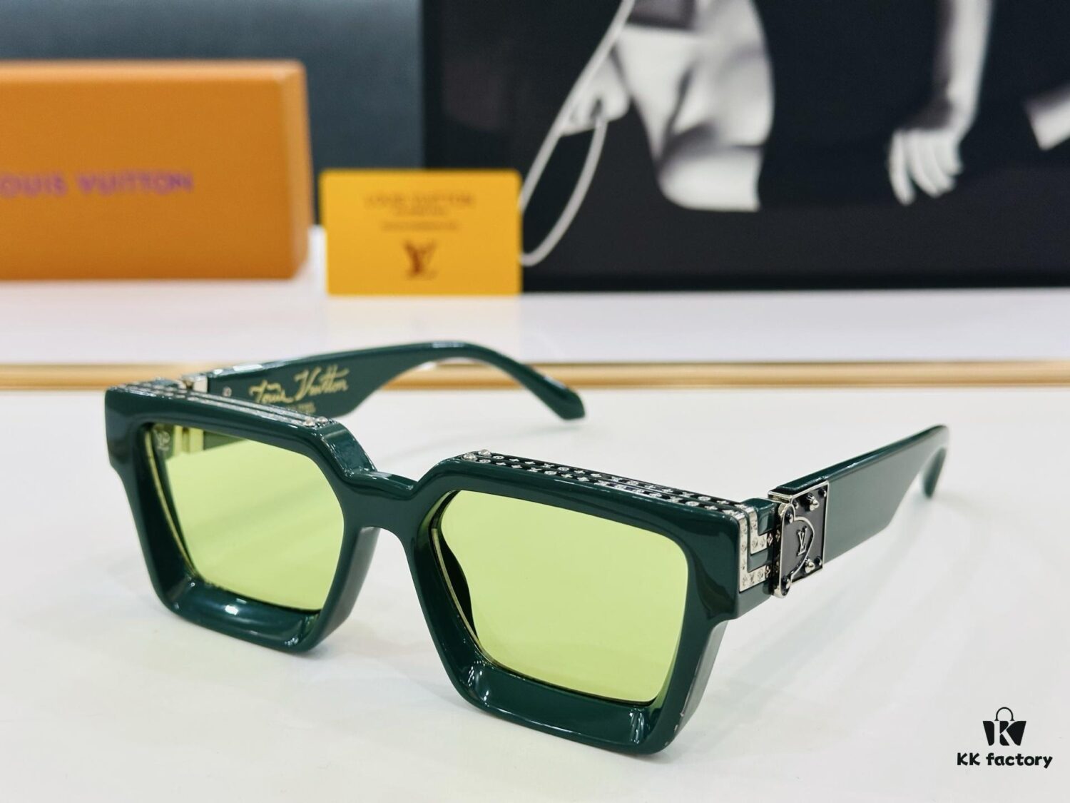 LOUIS VUITTON LV Louis Family M96006 Size 56□17 Luxury Edition, Densely Woven Logo Gold Frame, Exquisite BM Sunglasses