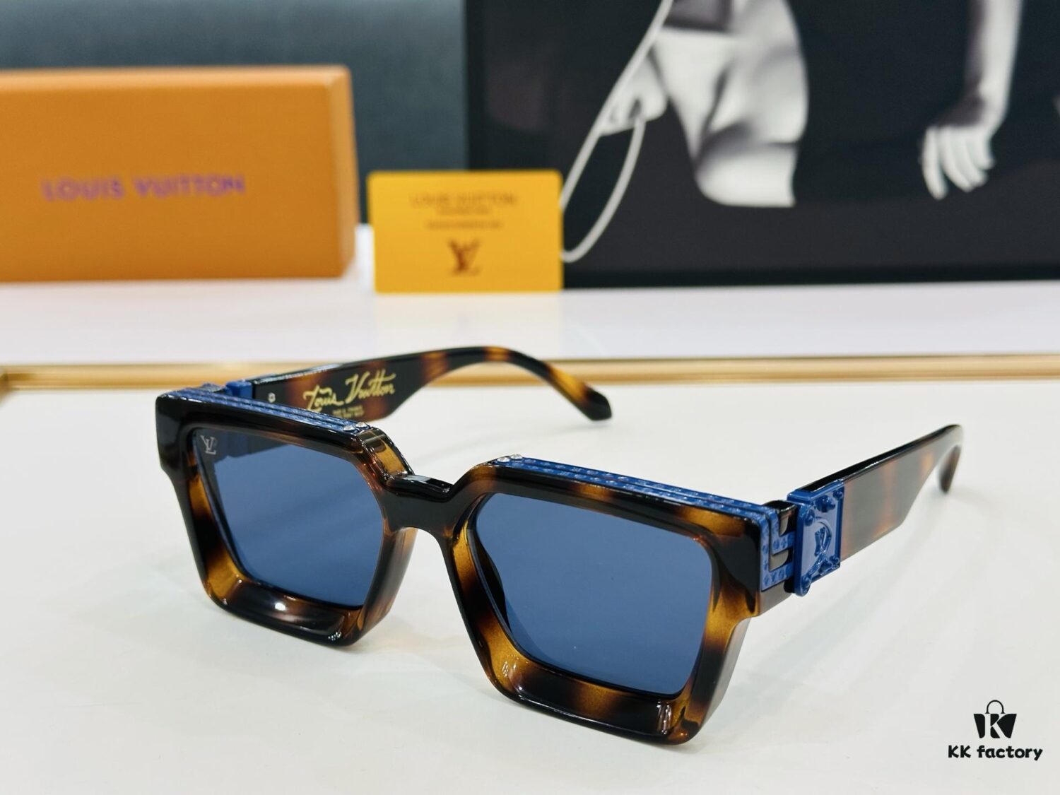 LOUIS VUITTON LV Louis Family M96006 Size 56□17 Luxury Edition, Densely Woven Logo Gold Frame, Exquisite BM Sunglasses