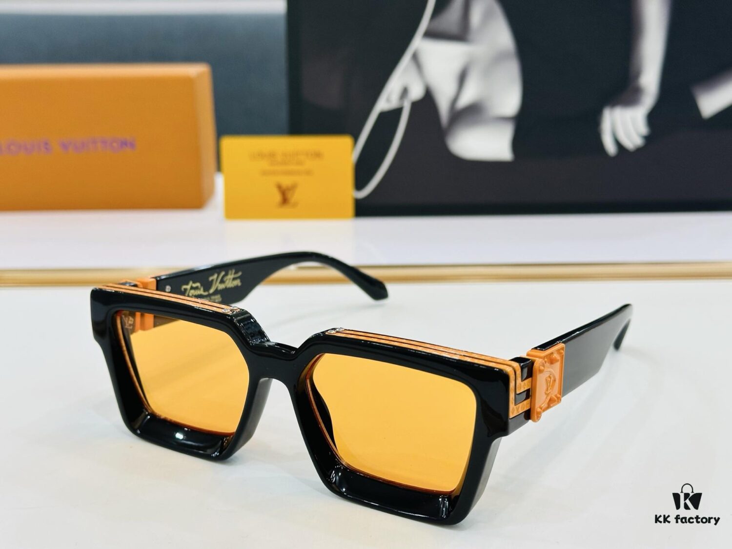 LOUIS VUITTON LV Luxury Version M96006 Size 56□17 Sunglasses with Dense Golden Logo Pattern