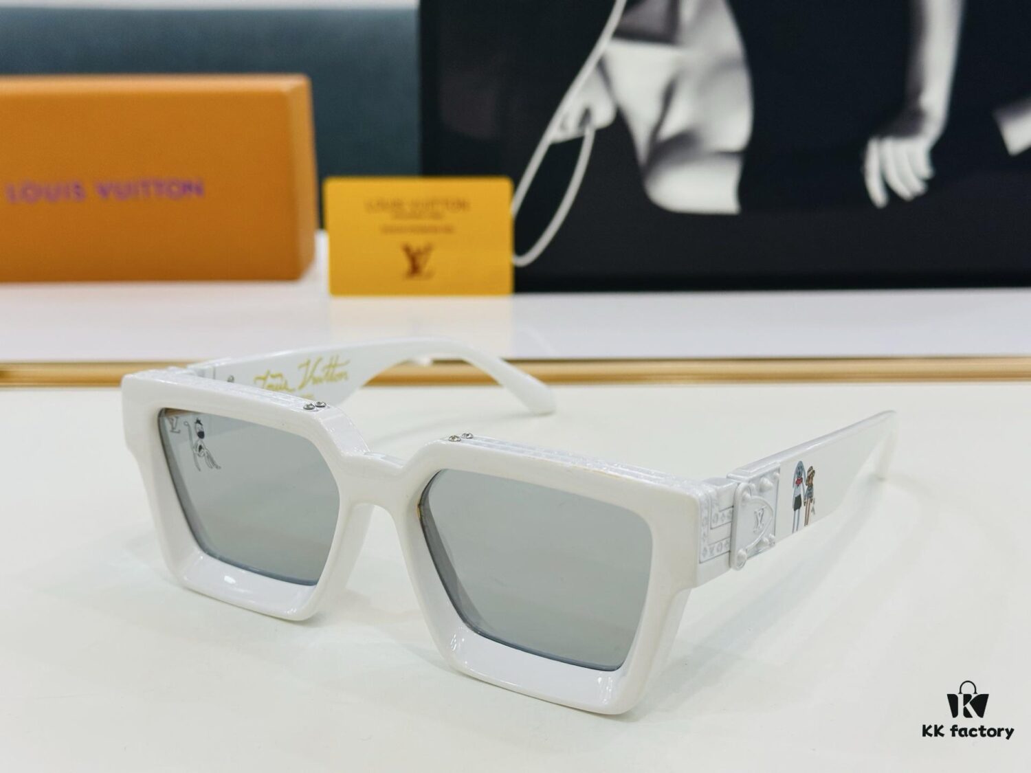 LOUIS VUITTON LV Maison M96006 Size 56□17 Luxury Edition Golden Dense Logo Sunglasses