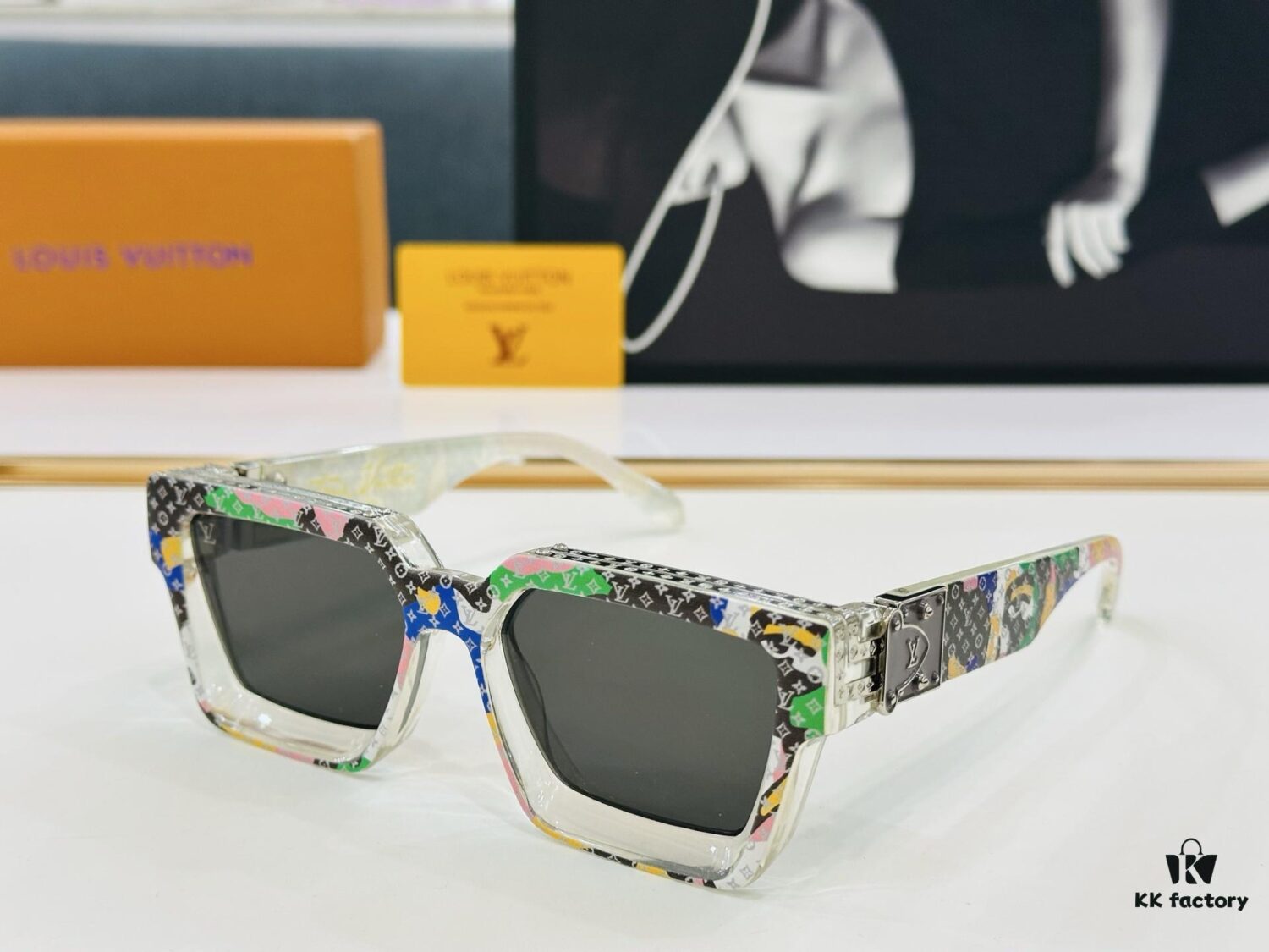 LOUIS VUITTON LV Maison M96006 Size 56□17 Luxury Edition Golden Dense Logo Sunglasses