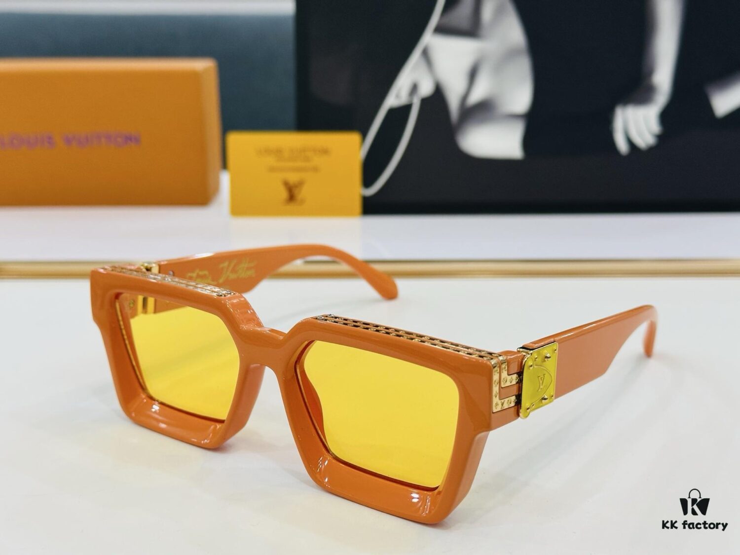 LOUIS VUITTON LV Maison M96006 Size 56□17 Luxury Edition Golden Dense Logo Sunglasses