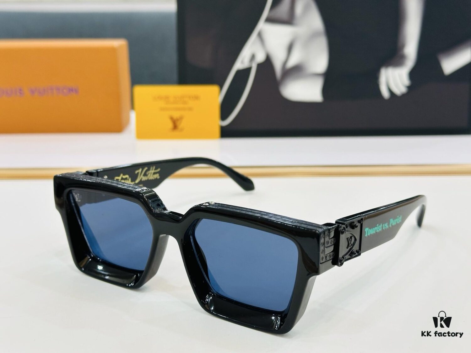 LOUIS VUITTON LV Maison M96006 Size 56□17 Luxury Edition Golden Dense Logo Sunglasses