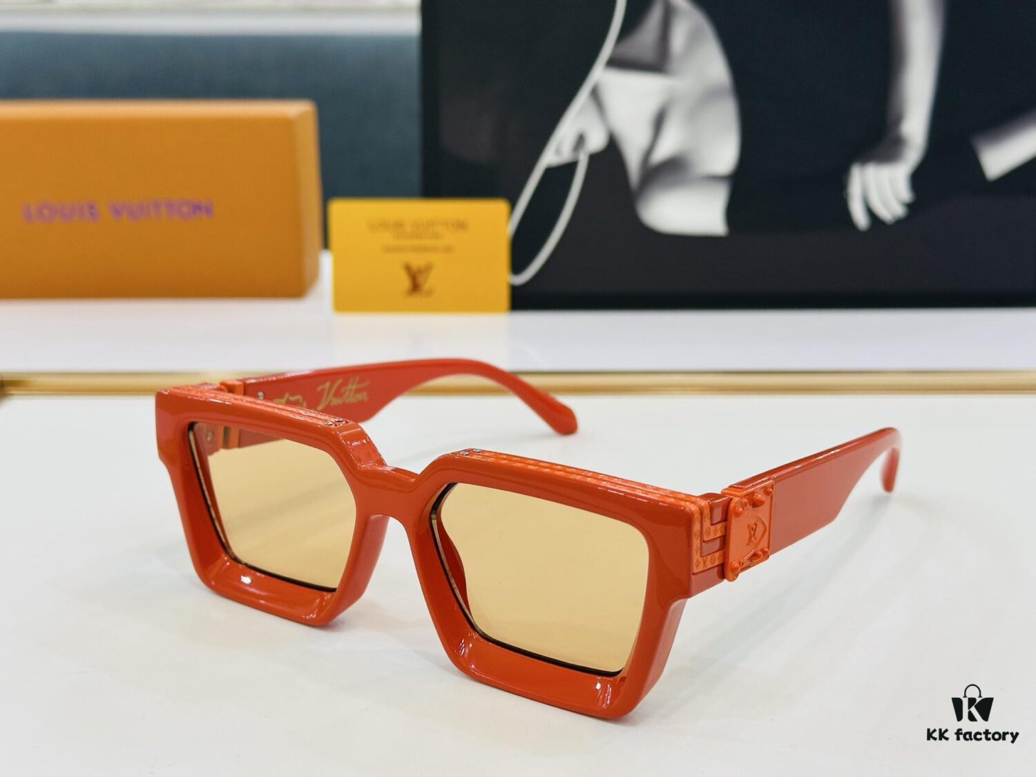 LOUIS VUITTON LV Maison M96006 Size 56□17 Luxury Edition Golden Dense Logo Sunglasses