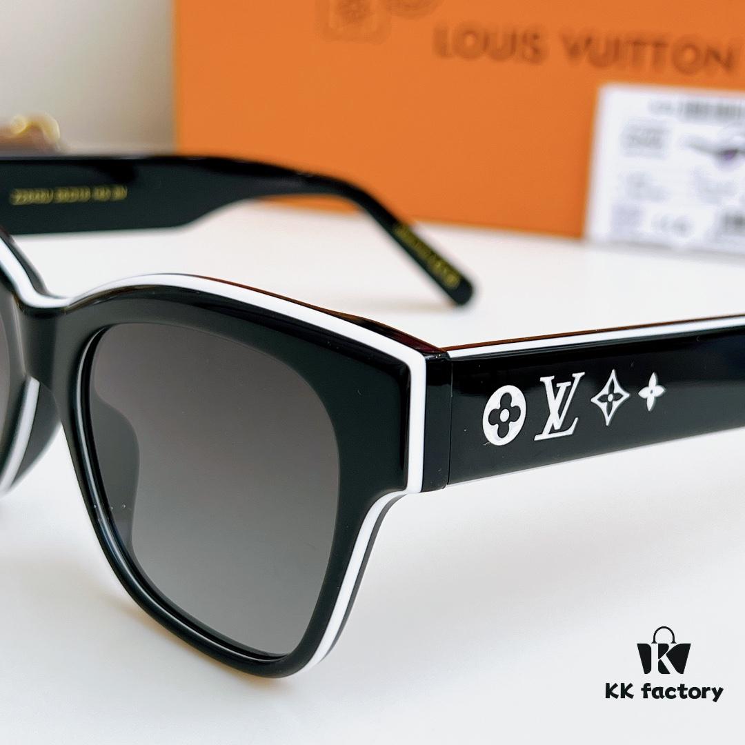 135 The Sunglasses Everyone Is Searching for Online, Louis Vuitton Also Released Panda-Style Glasses🐼, Black and White Color Block Extremely Versatile, A Must-Have Beautiful Sunglasses for Stylish Girls