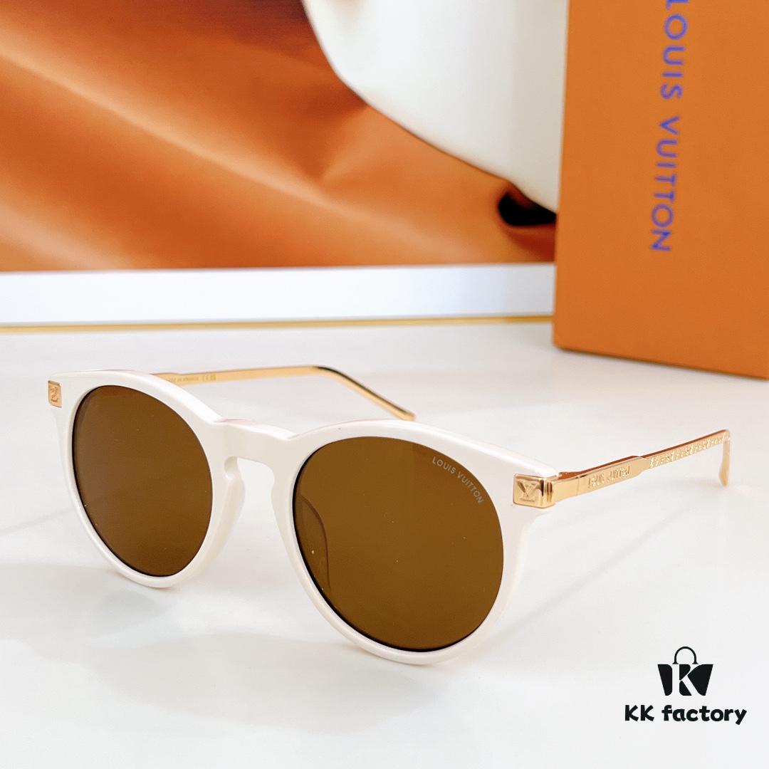 135 LOUIS VUITTON MOD: Z1669E Size: 52-21 140