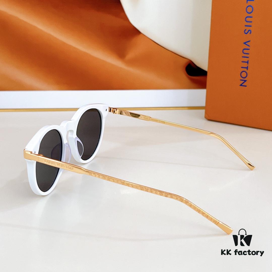 135 LOUIS VUITTON MOD: Z1669E Size: 52-21 140