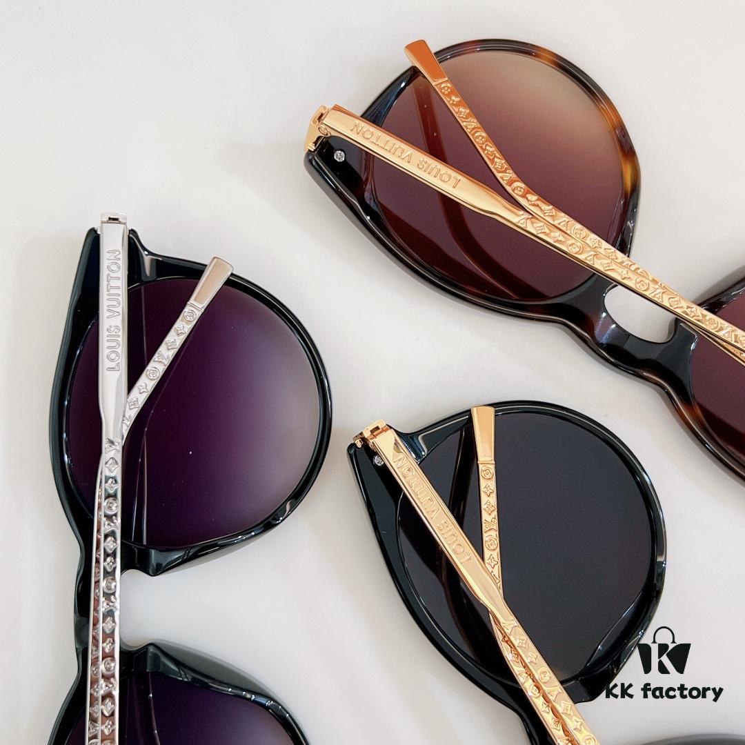 135 LOUIS VUITTON MOD: Z1669E Size: 52-21 140