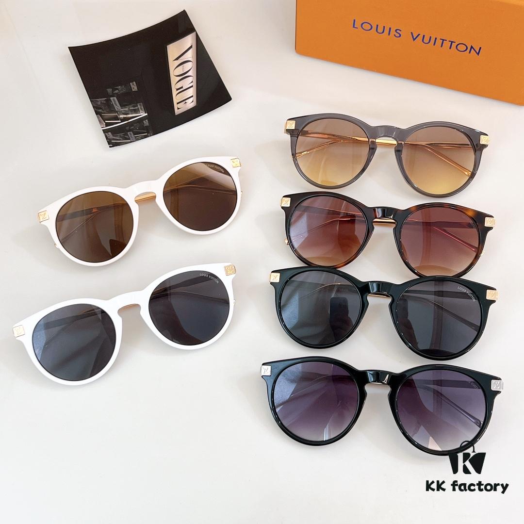 135 LOUIS VUITTON MOD: Z1669E Size: 52-21 140