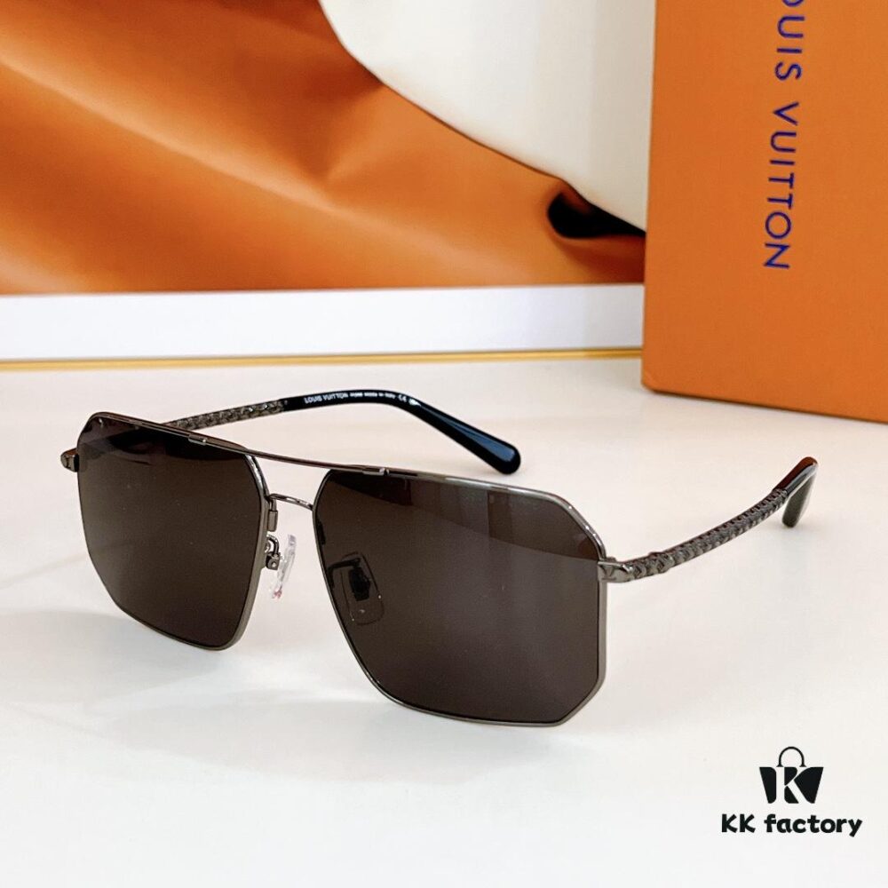 135 LOUIS VUITTON MOD: Z1320 Size: 60□14-145