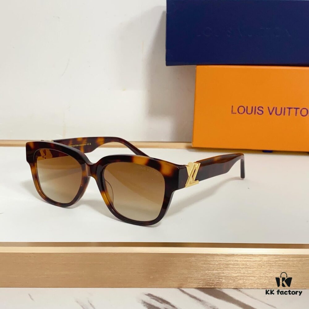 105 LOUIS VUITTON MOD: Z1762 Size: 53□18-140 Sunglasses