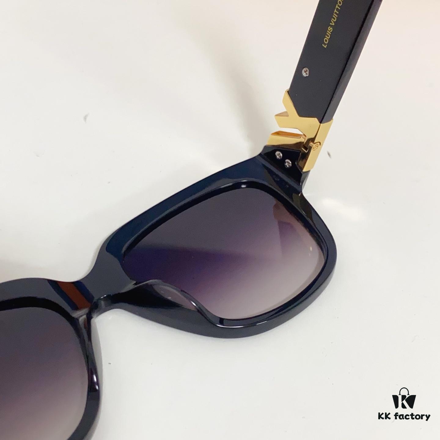 105 LOUIS VUITTON MOD: Z1762 Size: 53□18-140 Sunglasses