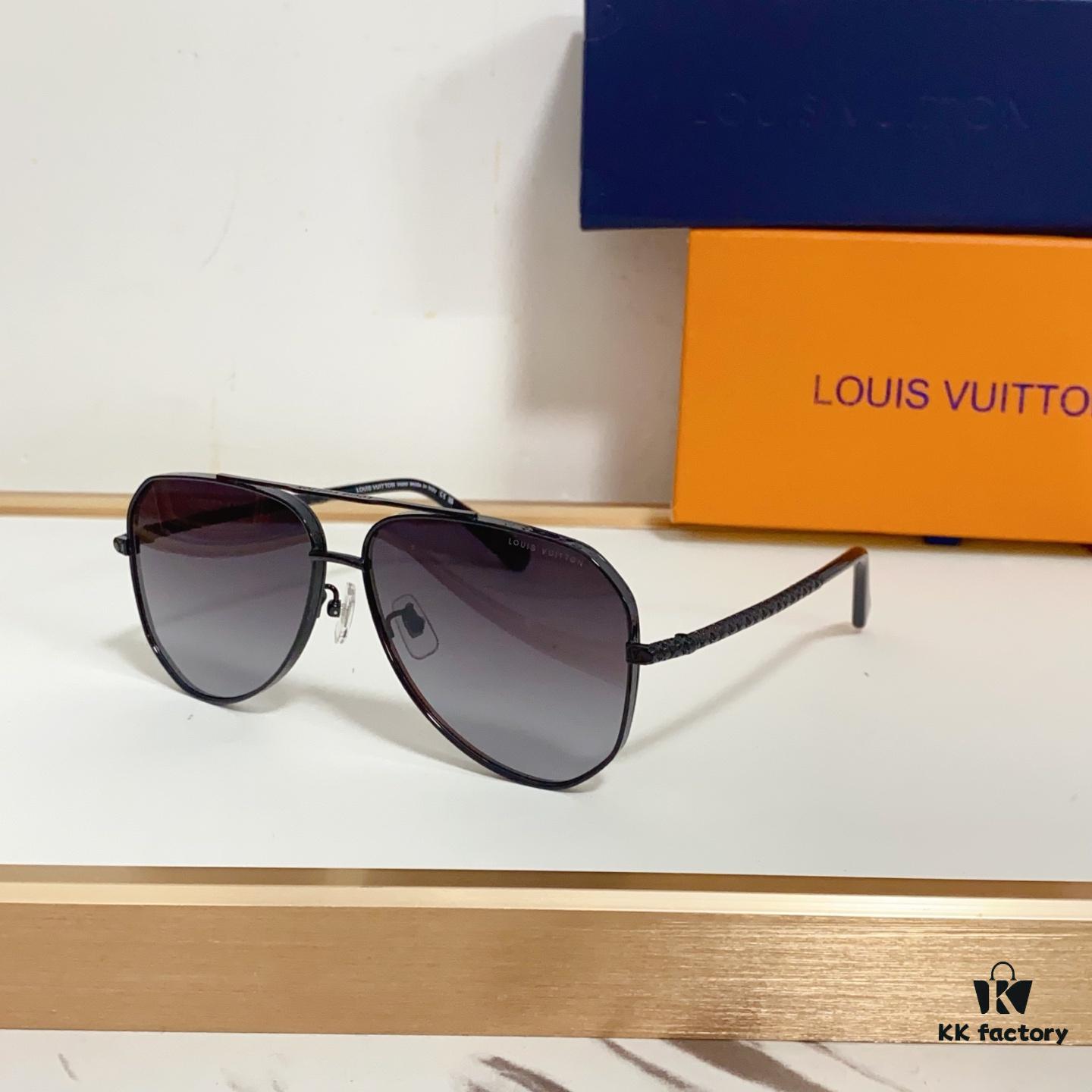 135 LOUIS VUITTON MOD: Z1300E Size: 58□15-140 Sunglasses