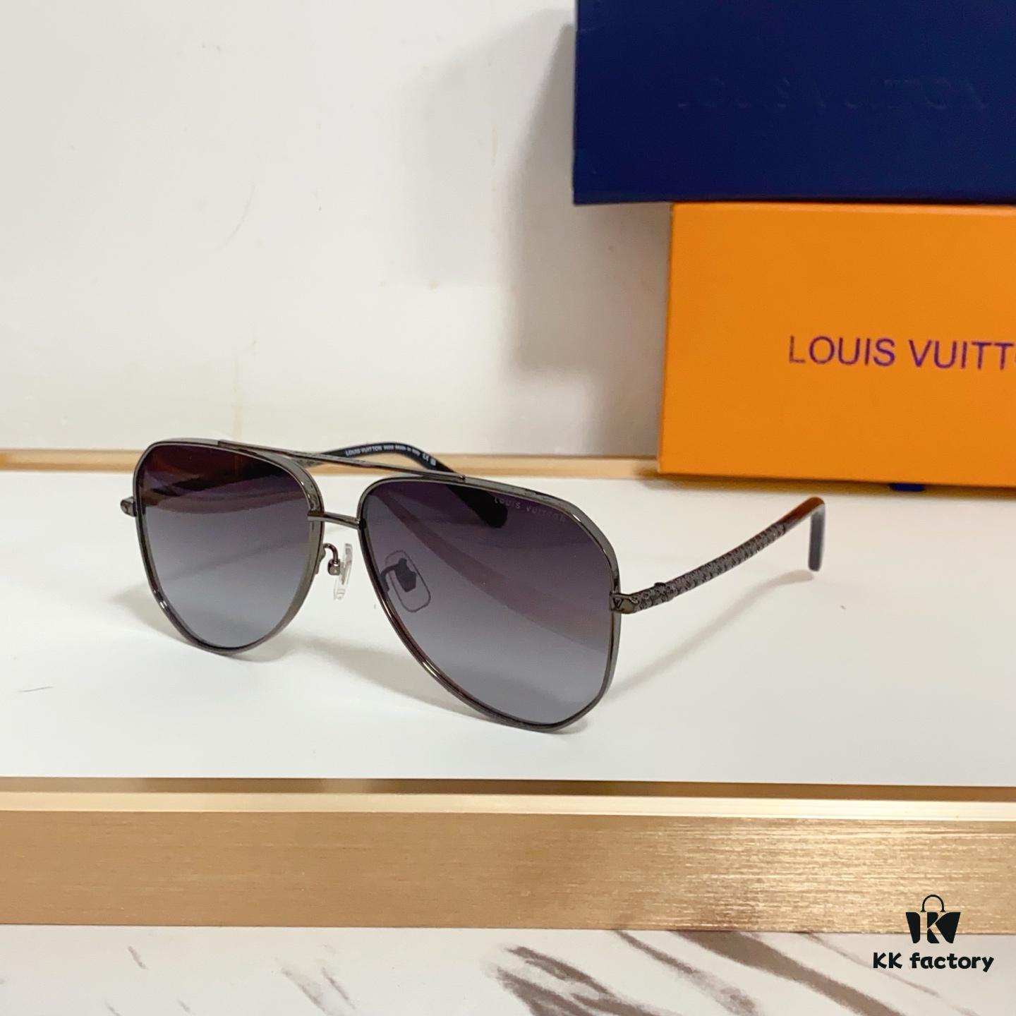 135 LOUIS VUITTON MOD: Z1300E Size: 58□15-140 Sunglasses
