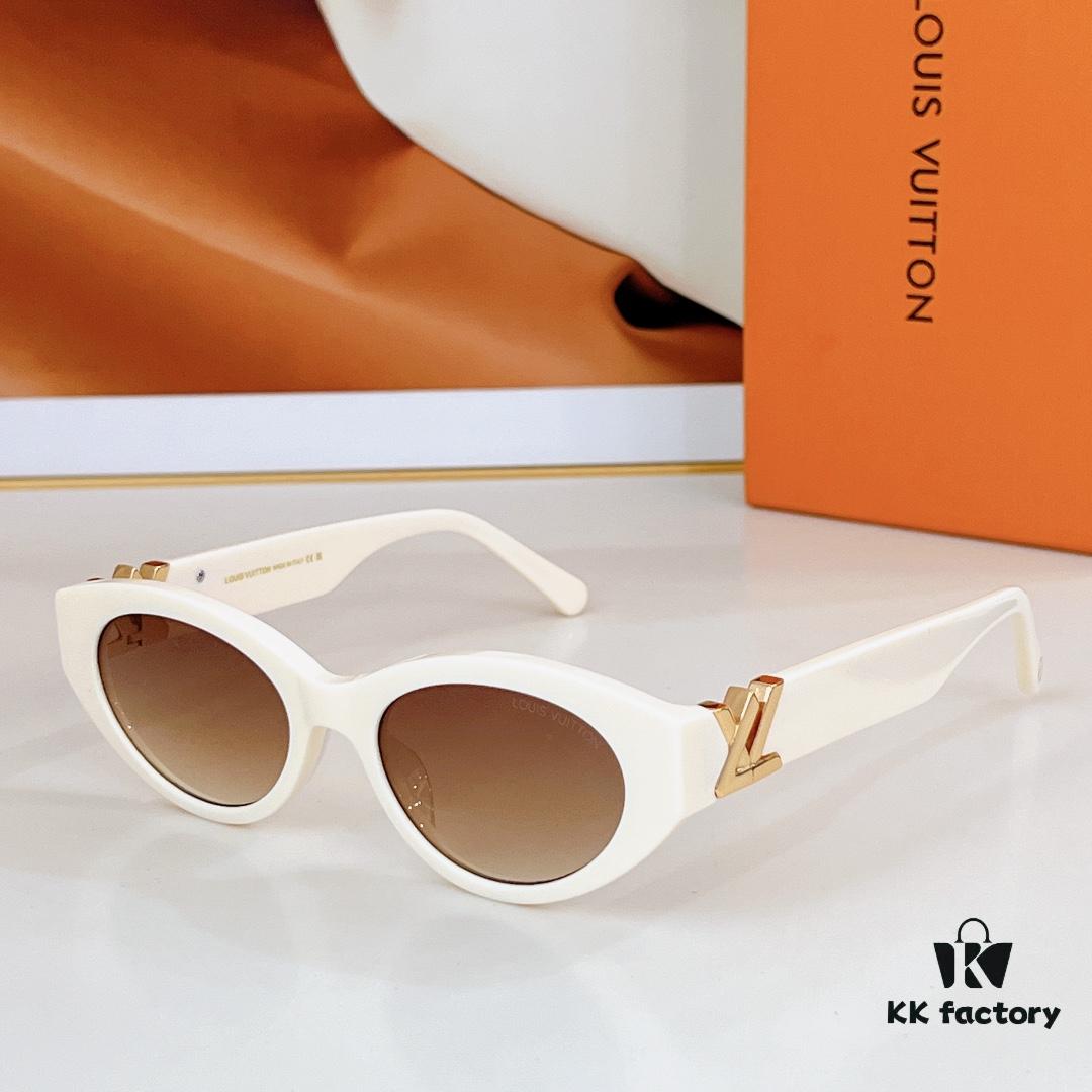 105 LOUIS VUITTON MOD: Z1867 Size: 51□20-140