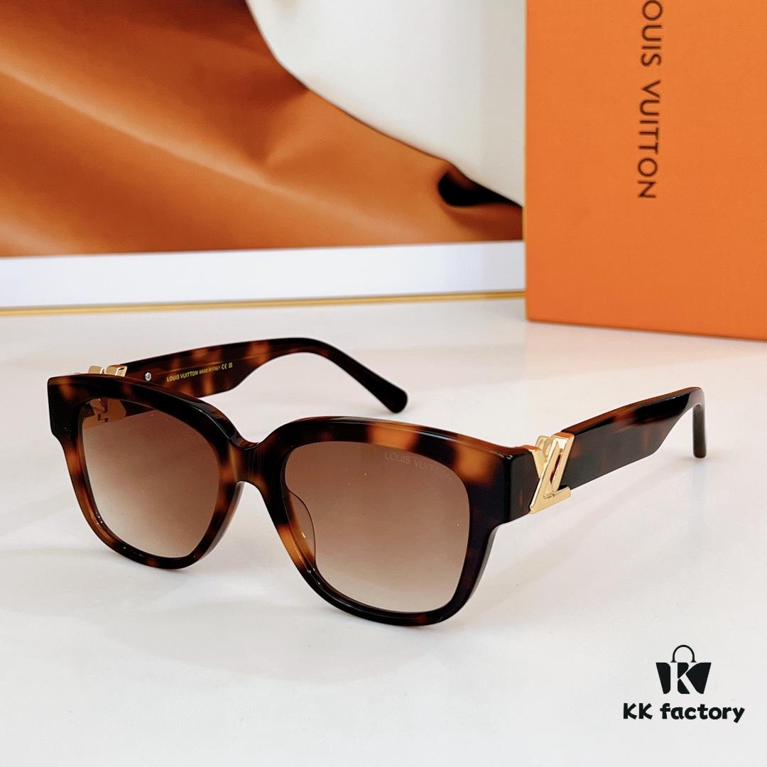 105 LOUIS VUITTON MOD: Z1762 Size: 53□18-140