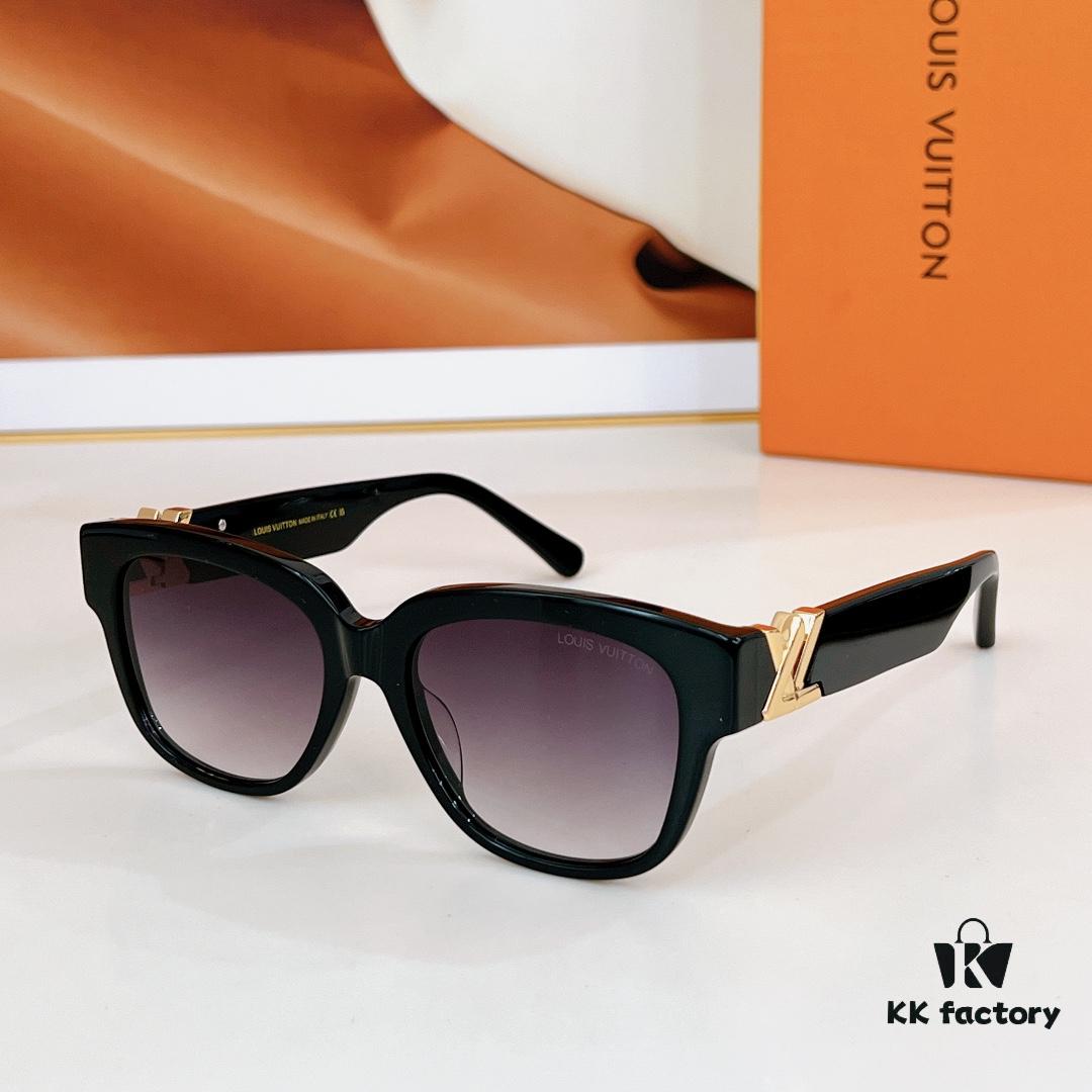 105 LOUIS VUITTON MOD: Z1762 Size: 53□18-140