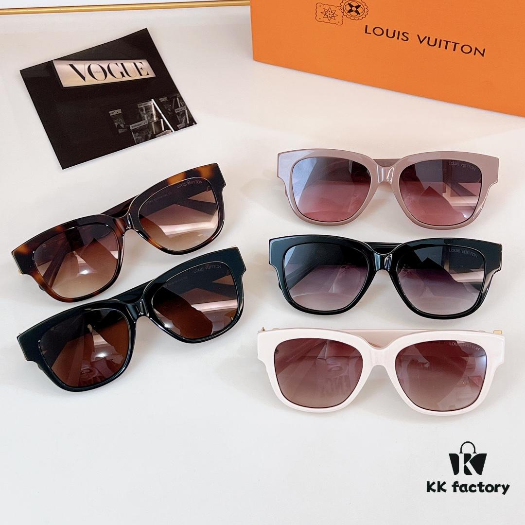 105 LOUIS VUITTON MOD: Z1762 Size: 53□18-140