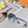 Louis Vuitton Unisex Retro Pilot Sunglasses, Stylish Sun Protection Glasses for Couples, Fashionable Vintage Look for Street Photography, Travel and Outdoor Use