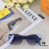 Louis Vuitton 2025 New Arrival Monogram Cut-out Letter Women's Sunglasses, Premium Printed Fashion Sun Glasses, Influencer Favorite on Xiaohongshu and TikTok